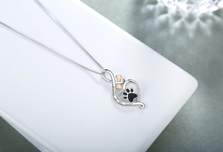 Collier Lucky Paw avec cœur, os et symbole de l'infini