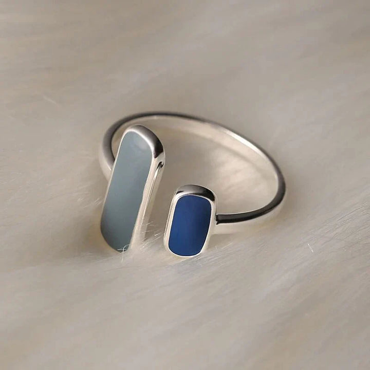 Bague en Argent ornée d'une Pierre Bleue