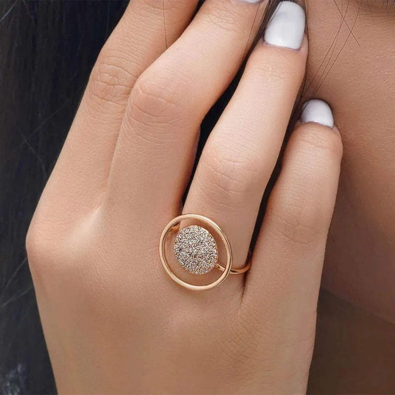 Bague pour femme unique avec un revêtement complet en zirconium, or rose 585