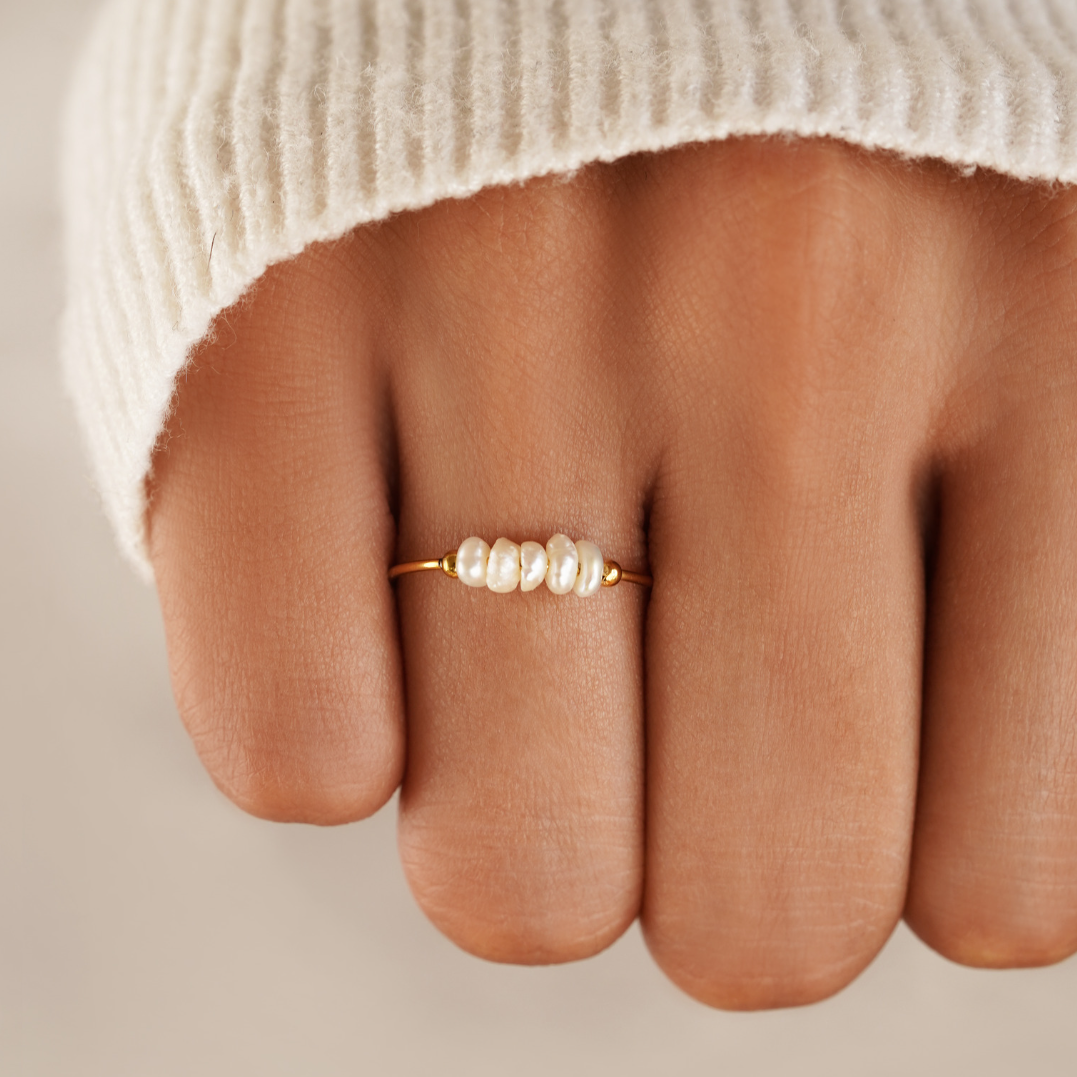 Bague classique avec perle d'eau douce