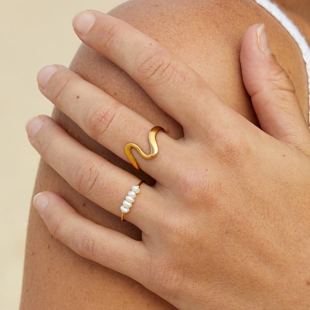 Bague classique avec perle d'eau douce