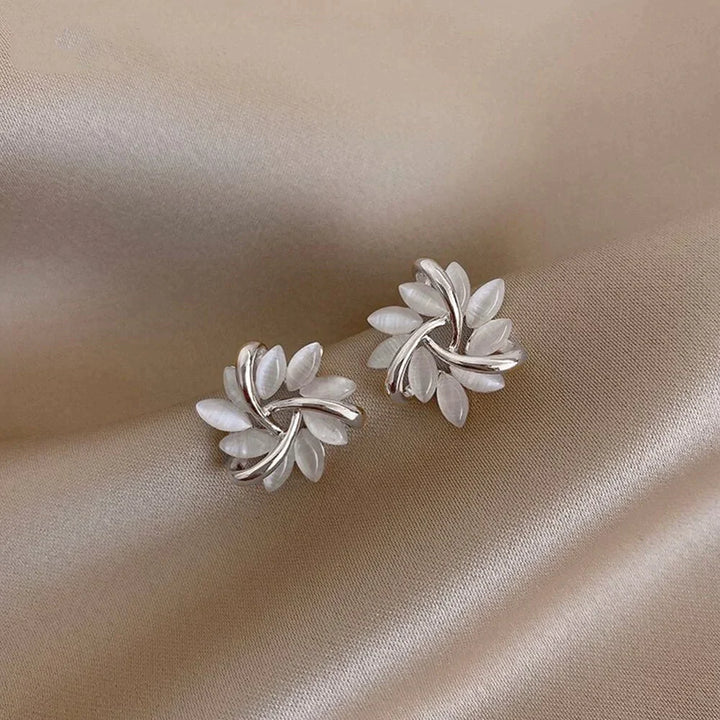 Boucles d'oreilles créoles avec fleurs d'opale en or